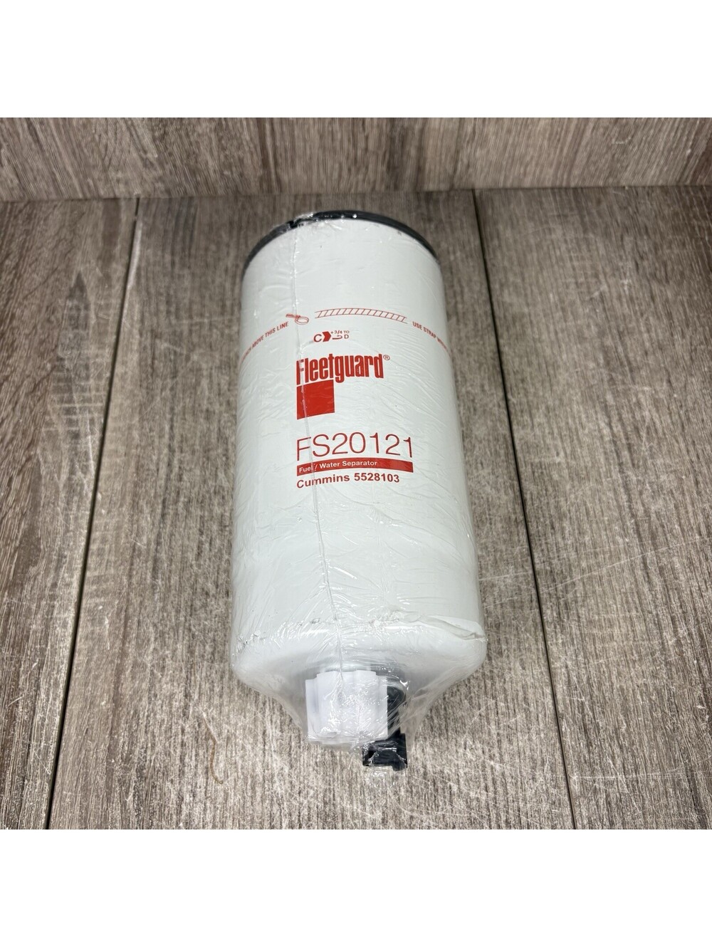 Fleetguard Fuel Water Separator FS20121, Cummins Fleetguard FS20121 SHIPS TODAY!